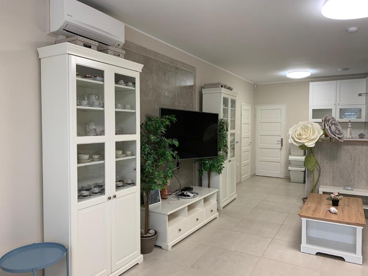 Topart Apartman I Balatonfenyves Buitenkant foto