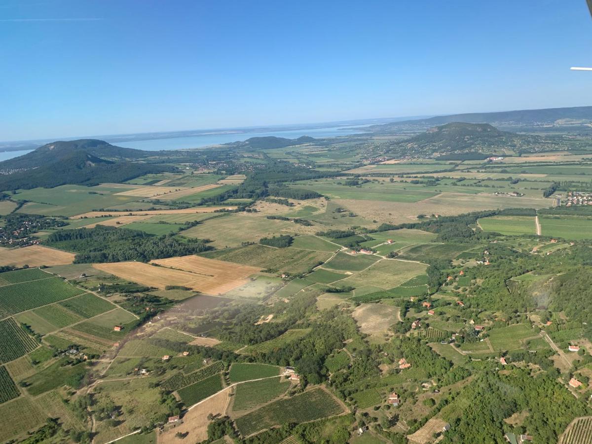 Topart Apartman I Balatonfenyves Buitenkant foto