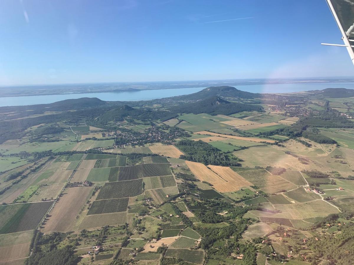 Topart Apartman I Balatonfenyves Buitenkant foto