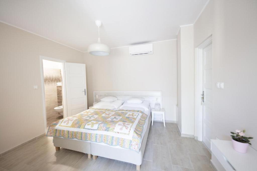 Topart Apartman I Balatonfenyves Buitenkant foto