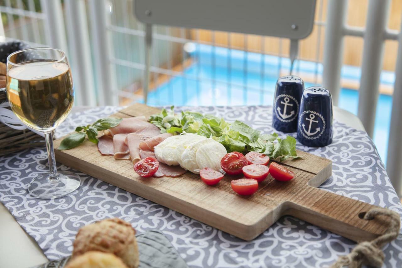 Topart Apartman I Balatonfenyves Buitenkant foto