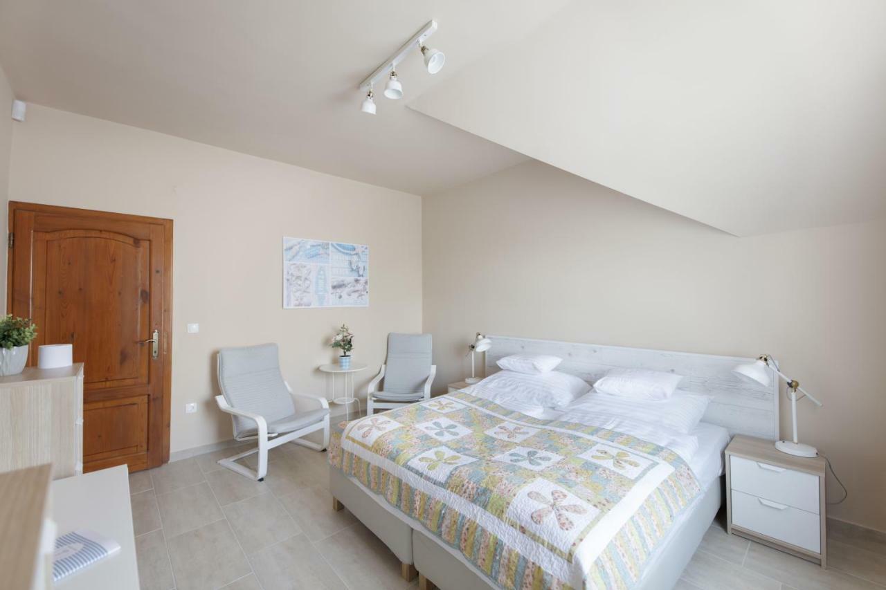 Topart Apartman I Balatonfenyves Buitenkant foto